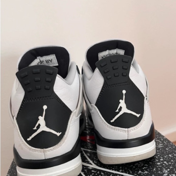 Jordan 4 - Picture 4 of 5
